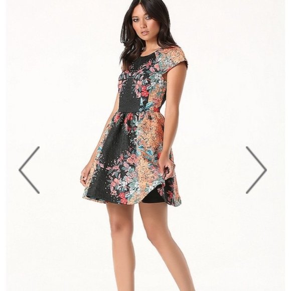 NWT Bebe Jacquard Studded FIT & FLARE DRESS. SZ 00 - Picture 4 of 4